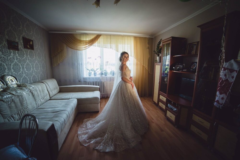 Казкова весільна сукня