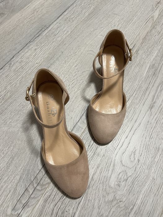 Замшеві туфельки, бежевого кольору 34 розмір