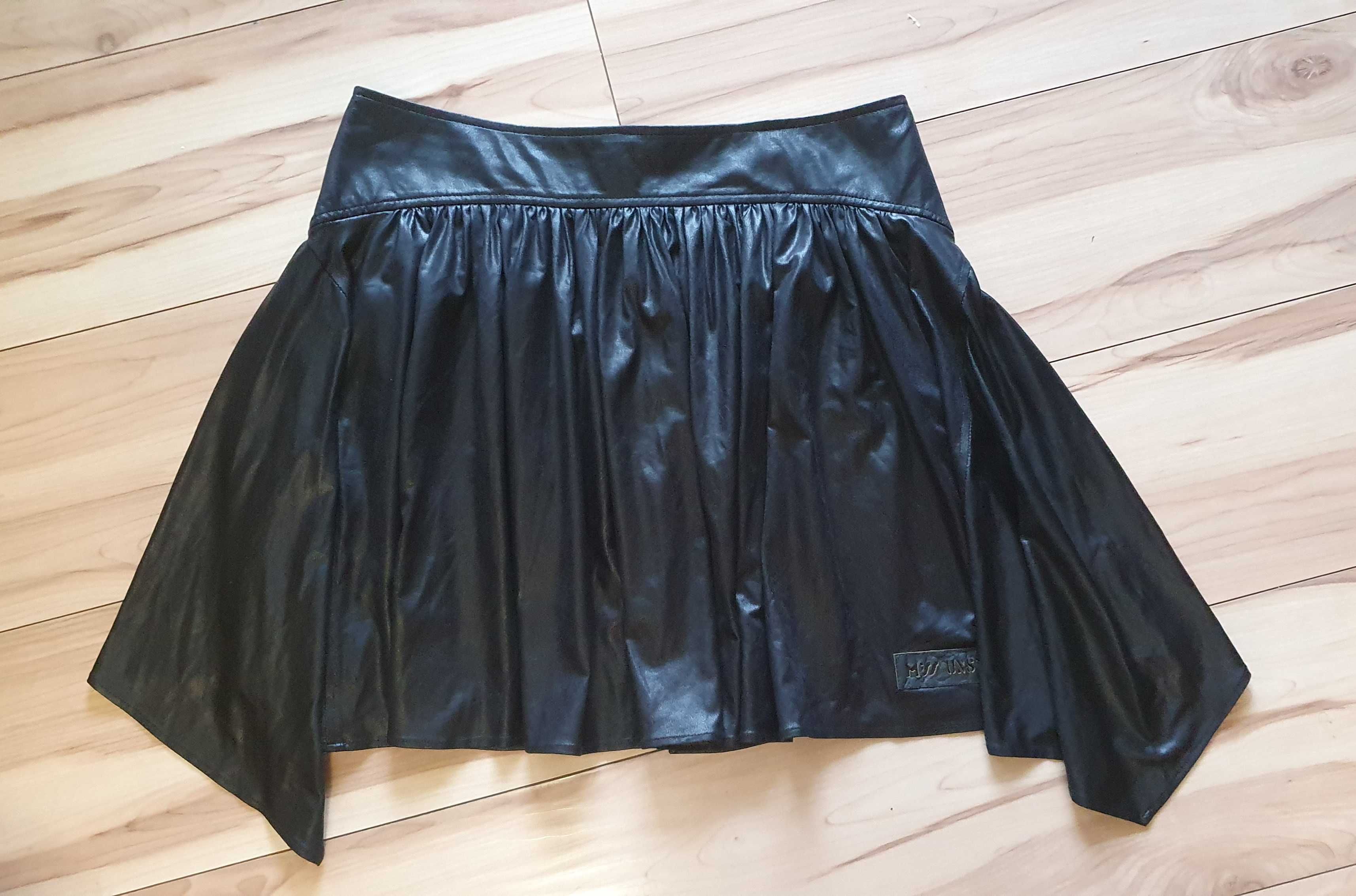 Spódnica spódniczka czarna woskowana krótka falbany Lidia Kalita