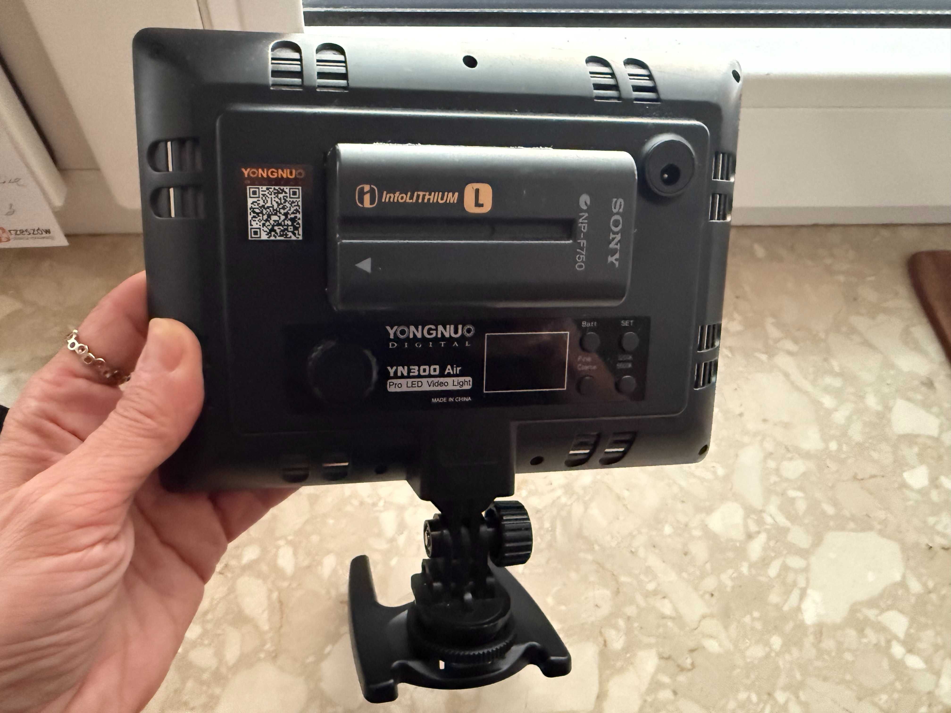 Lampa YONGNUO YN300 AIR 3200k - 5500k + zasilacz + bateria SONY NPF750
