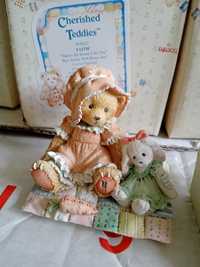 Nowa figurka cherished teddies.  Faith