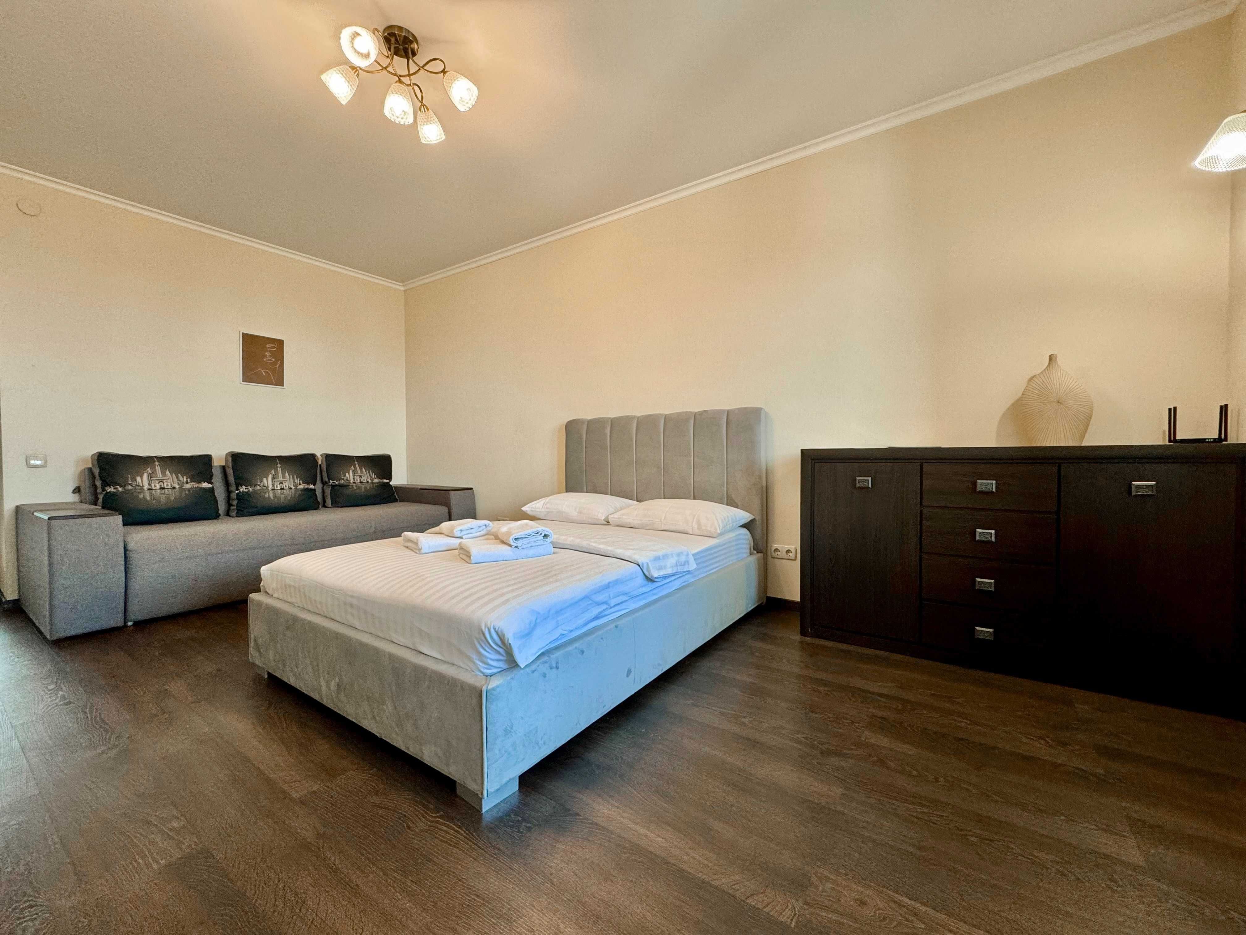 ApartPoltavaСВІТЛІ апарт.80м2 ,ОКРЕМІ кімн, НОВОБУДОВА.Центр.ЧЕК банк.