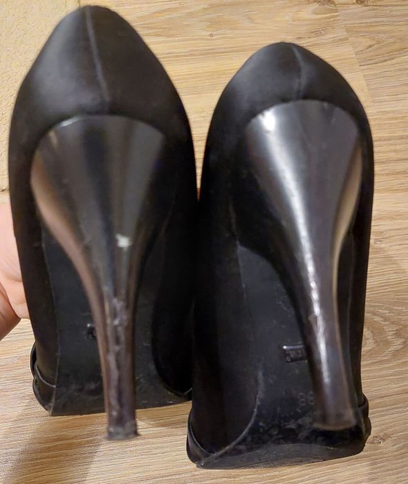 Buty na wysokim obcasie, czarne szpilki