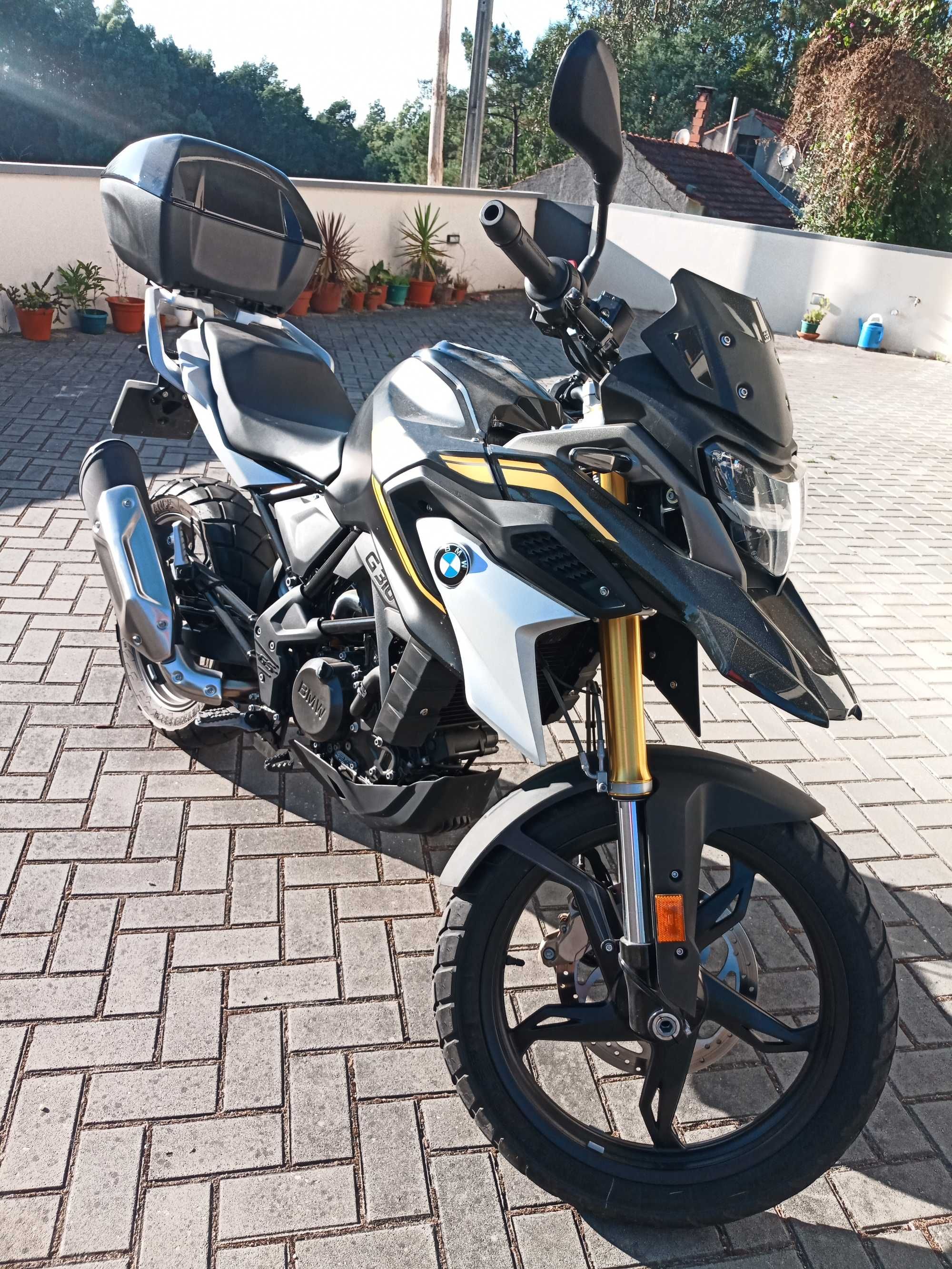 Vendo ou troco mota BMW GS 310 como nova por carrinha 4x4 KingCab