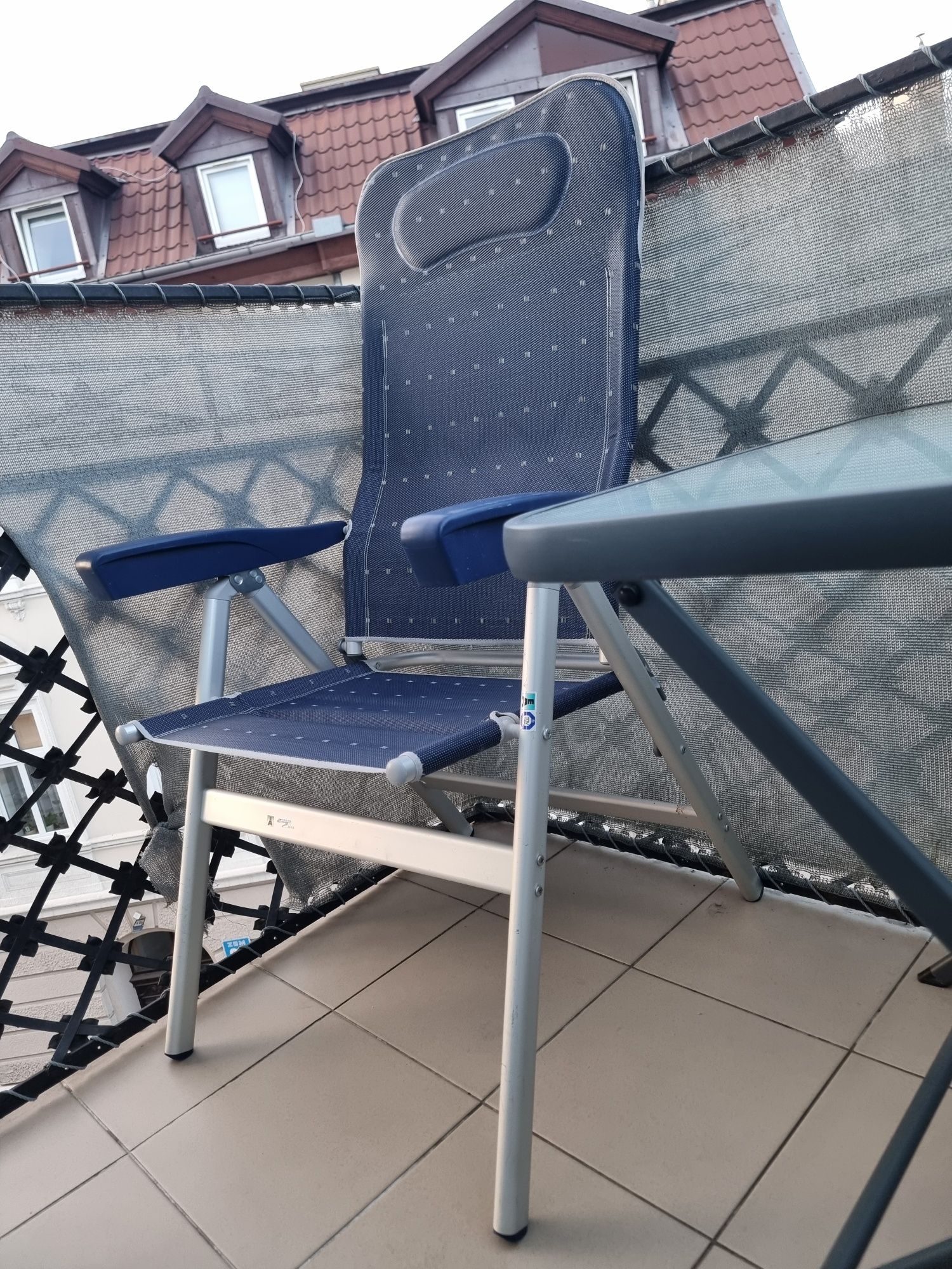 2 krzesła i stolik, balkon/ogród