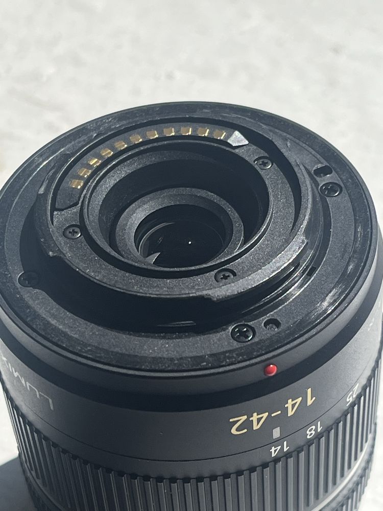 Lumix  g  vario 14-42