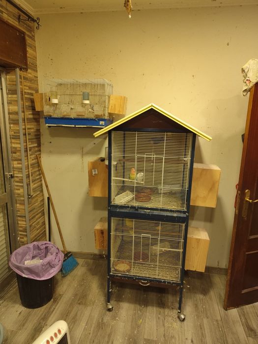 Vendo se pássaros com gaiola