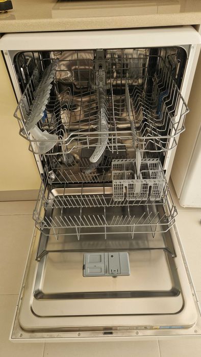 Máquina de Lavar Loiça, Indesit, modelo DFE 1B1913, nova