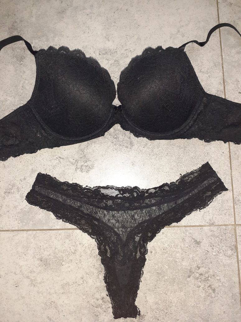 Komplet bielizny biustonosz 75B plus stringi S Intimissimi