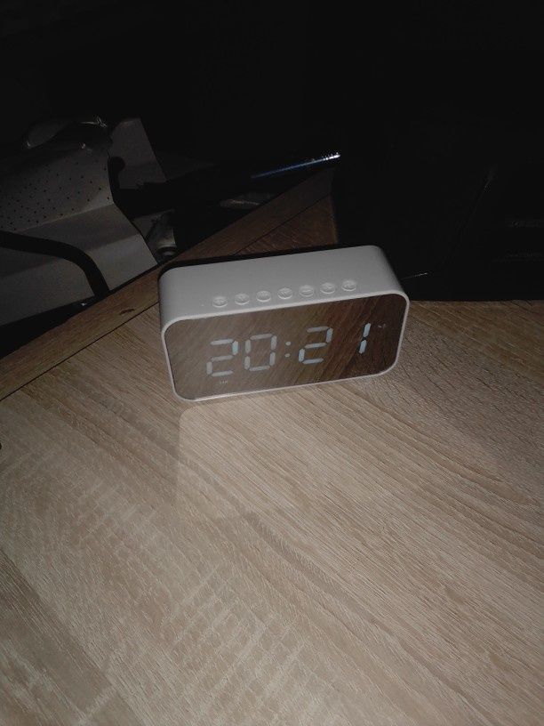 Radio budzik lustrzany bluetooth