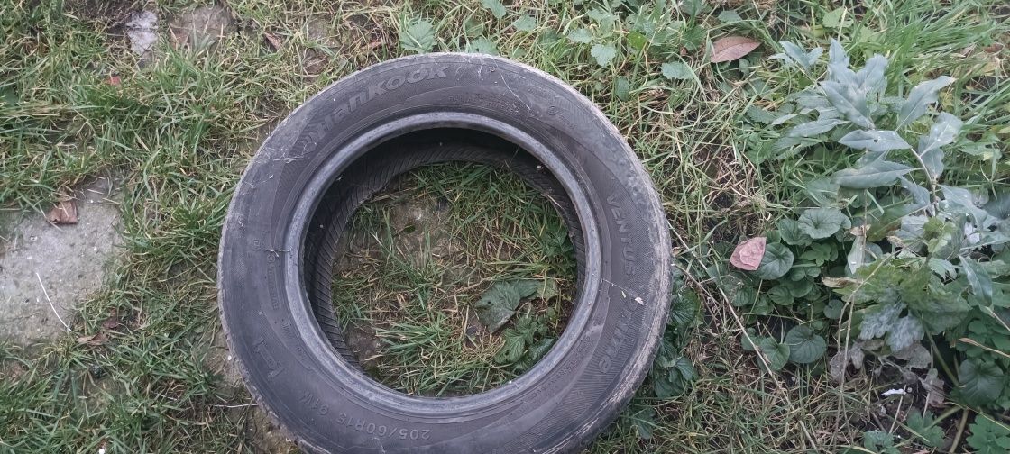 Продам летнюю резину 205/60 R15