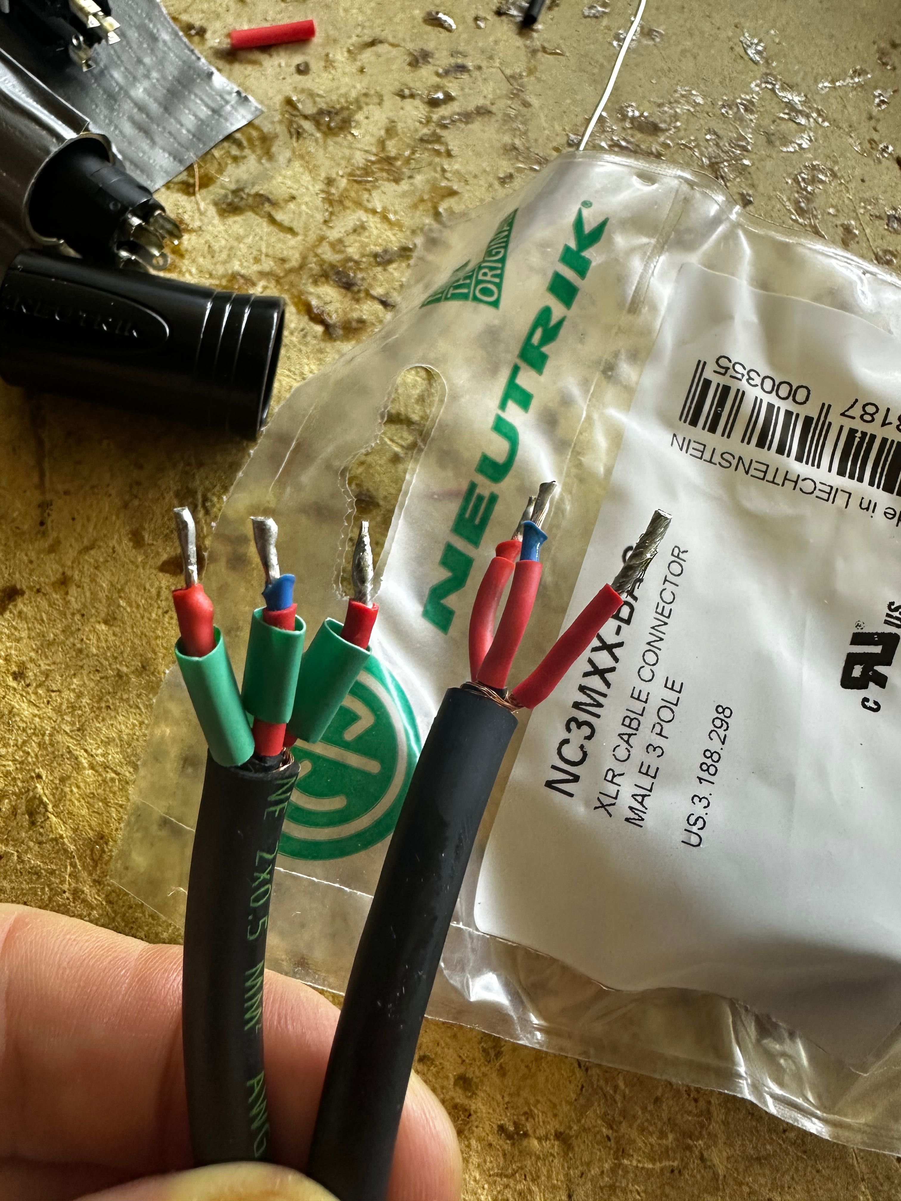 Kabel mikrofonowy Cordial CMK 250 Road - 10 metr. Neutrik sztuk 2