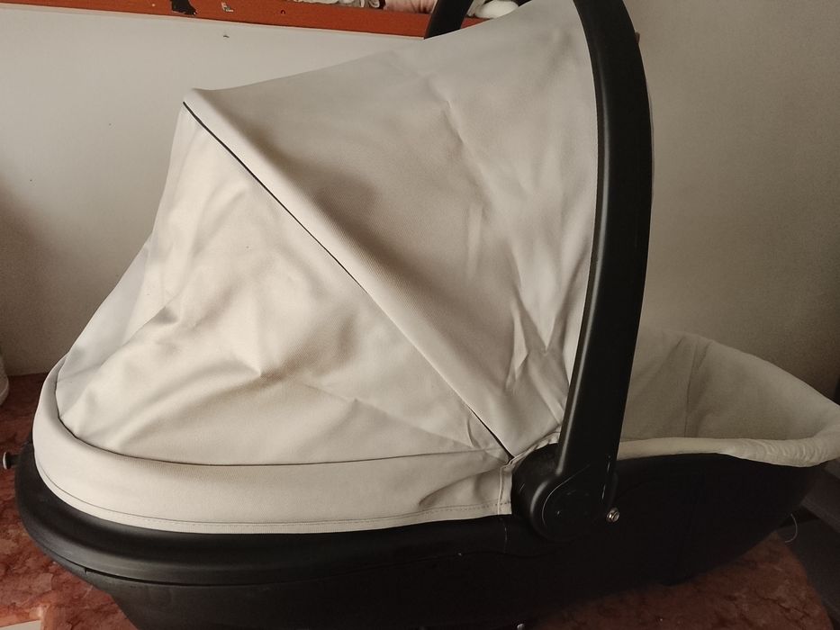Berço para bebé em perfeito estado