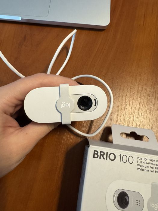 Веб-камера Logitech Brio 100 Full HD