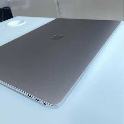 MacBook Pro 15” 2018 - 2.6GHz (i7) / 16GB / 512GB SSD