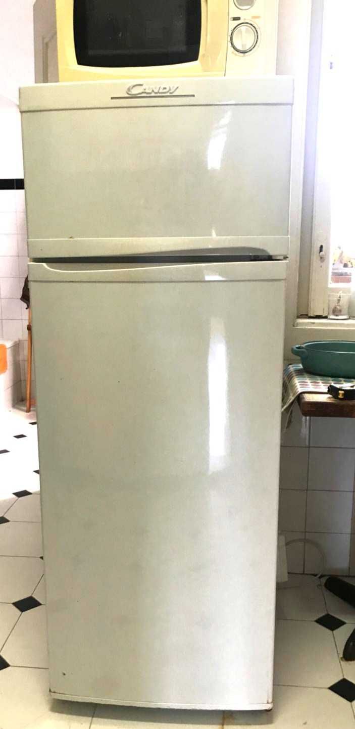 Electrodomésticos Cozinha e Mobília de Quarto – EXCELENTE ESTADO!