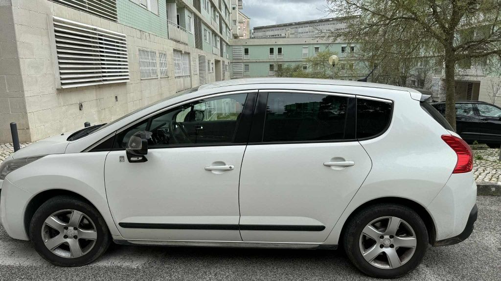 2012 automatic Peugeot 3008