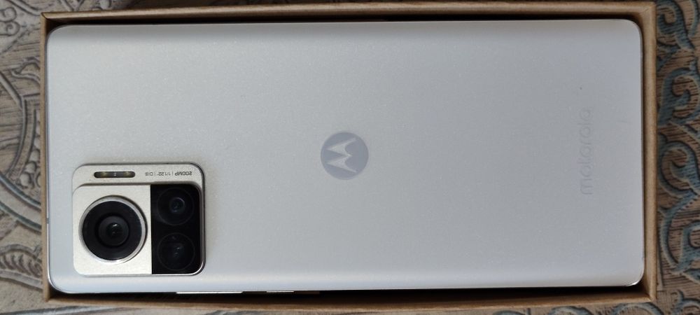 Продам дуже крутий смартфон Motorola edge 30 ultra (12/256 DUAL SIM)