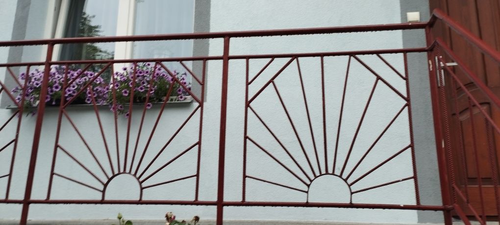 Balustrada metalowa płotek niski ogrodzenie niskie przęsło czasów PRL