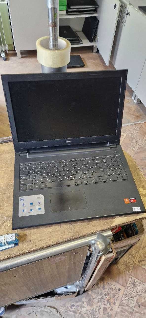 dell inspirion 15 3000 series - робочий на матриці є дефекти