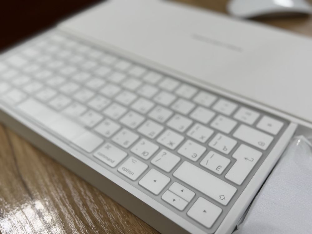 Apple Magic Keyboard and Mouse A1657