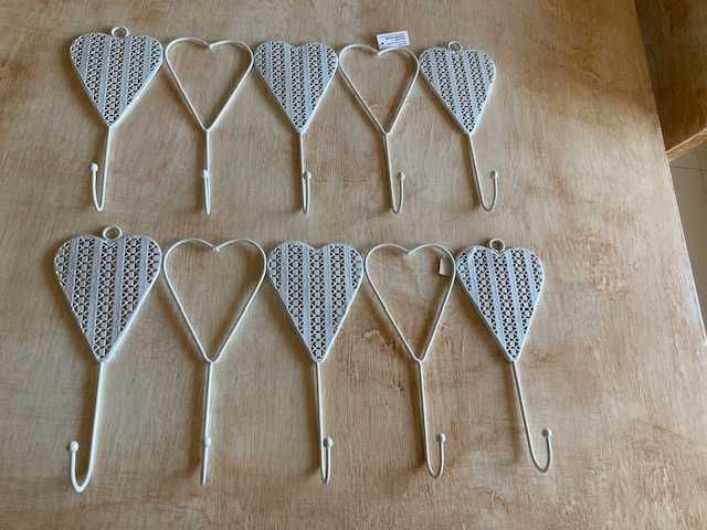 2 cabides em formato coração + 6 molduras