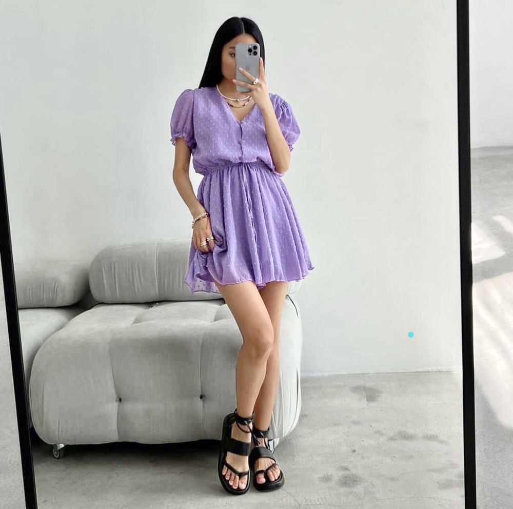 Легка літня сукня лавандового кольору