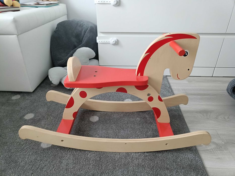 Drewniany konik na biegunach