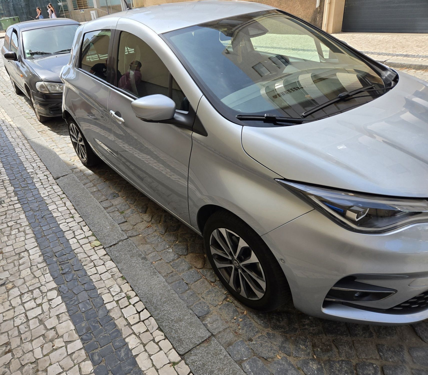 Renault ZOE Intense 50kWh – 2021 | 100% Elétrico [Bateriz Própria]
Ex