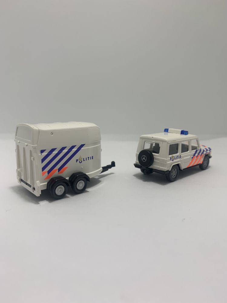 Mercedes com Reboque Cavalos Policia da Wiking H0 1/87