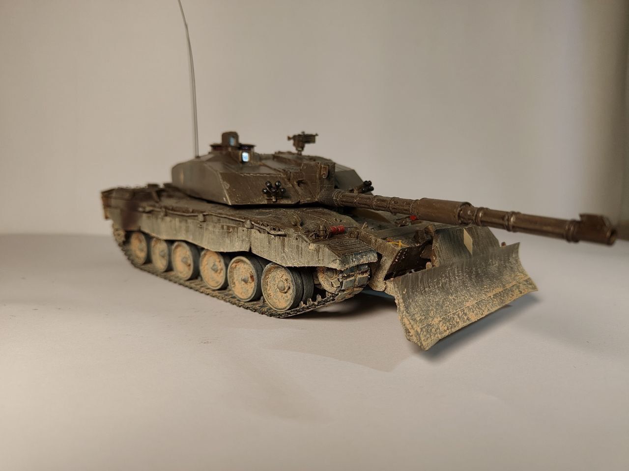 Український Challenger 2 з ковшем 1/35 готова модель