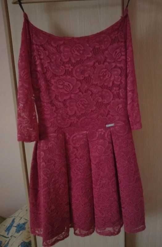 Czerwona sukienka S.Moriss