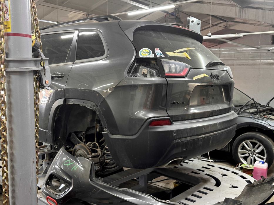 Рихтування автомобілів на стенді