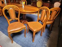 Cadeiras de sala em madeira maciça e pele - Bom est