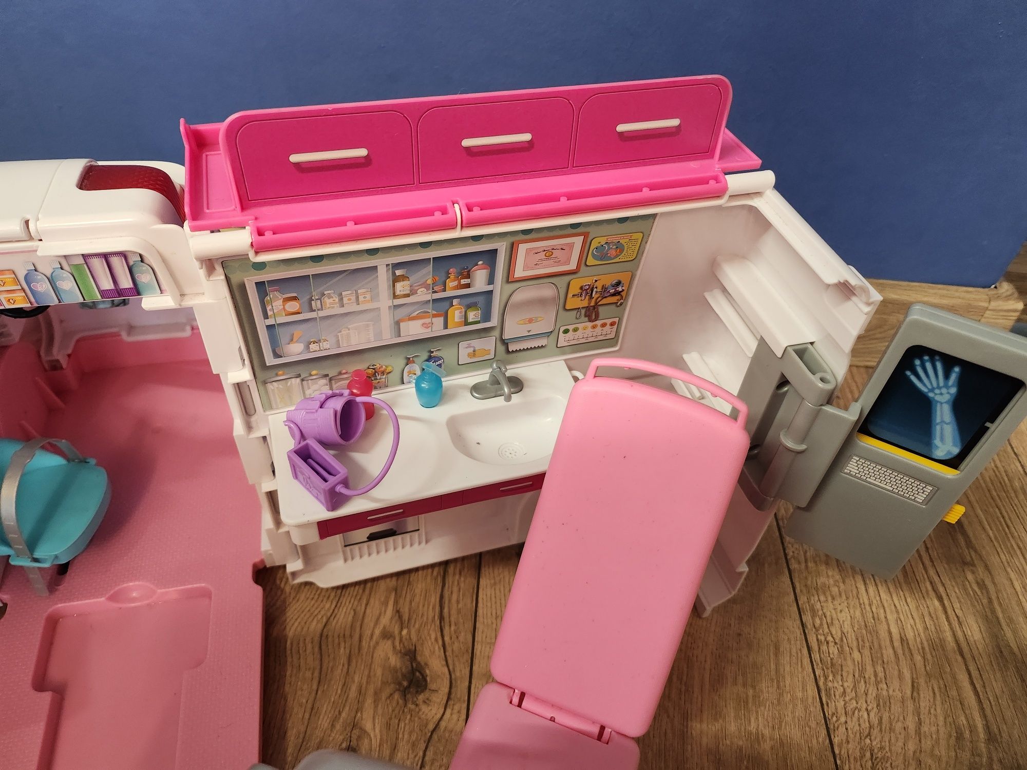 Ambulans pogotowie Barbie Mattel