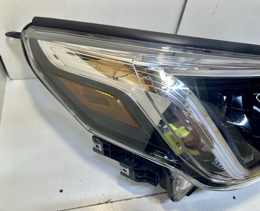 Фара Subaru Forester 2023 2024 рік usa 84001SJ360