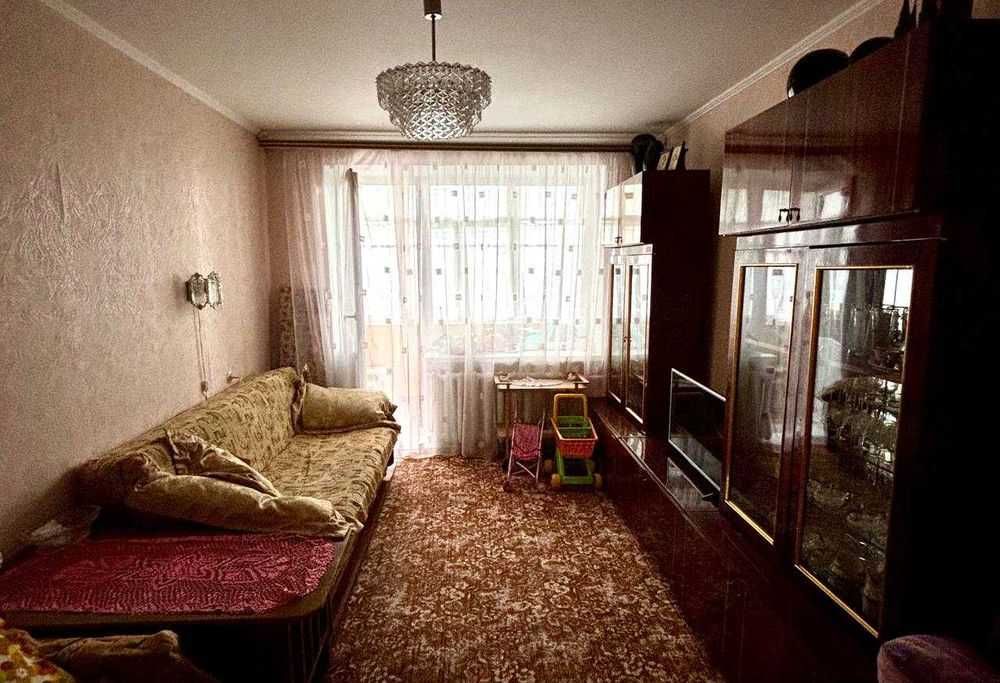 Продається 3-кімнатна квартира на Виставці!