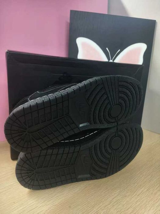 Jordan_1_Retro_Low_OG_SP_Travis_Scott_Black_Phantom Biegania / Rozmiar
