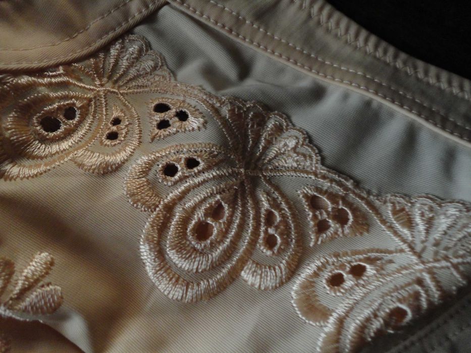 Бюстгальтер лифчик бежевого цвета, размер 40DD