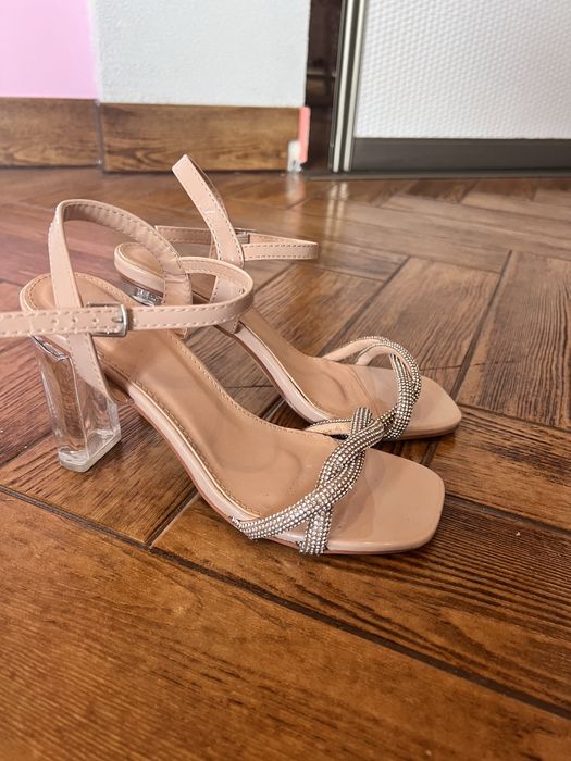 Szpilki na słupku transparentne warkocz Renee r. 37