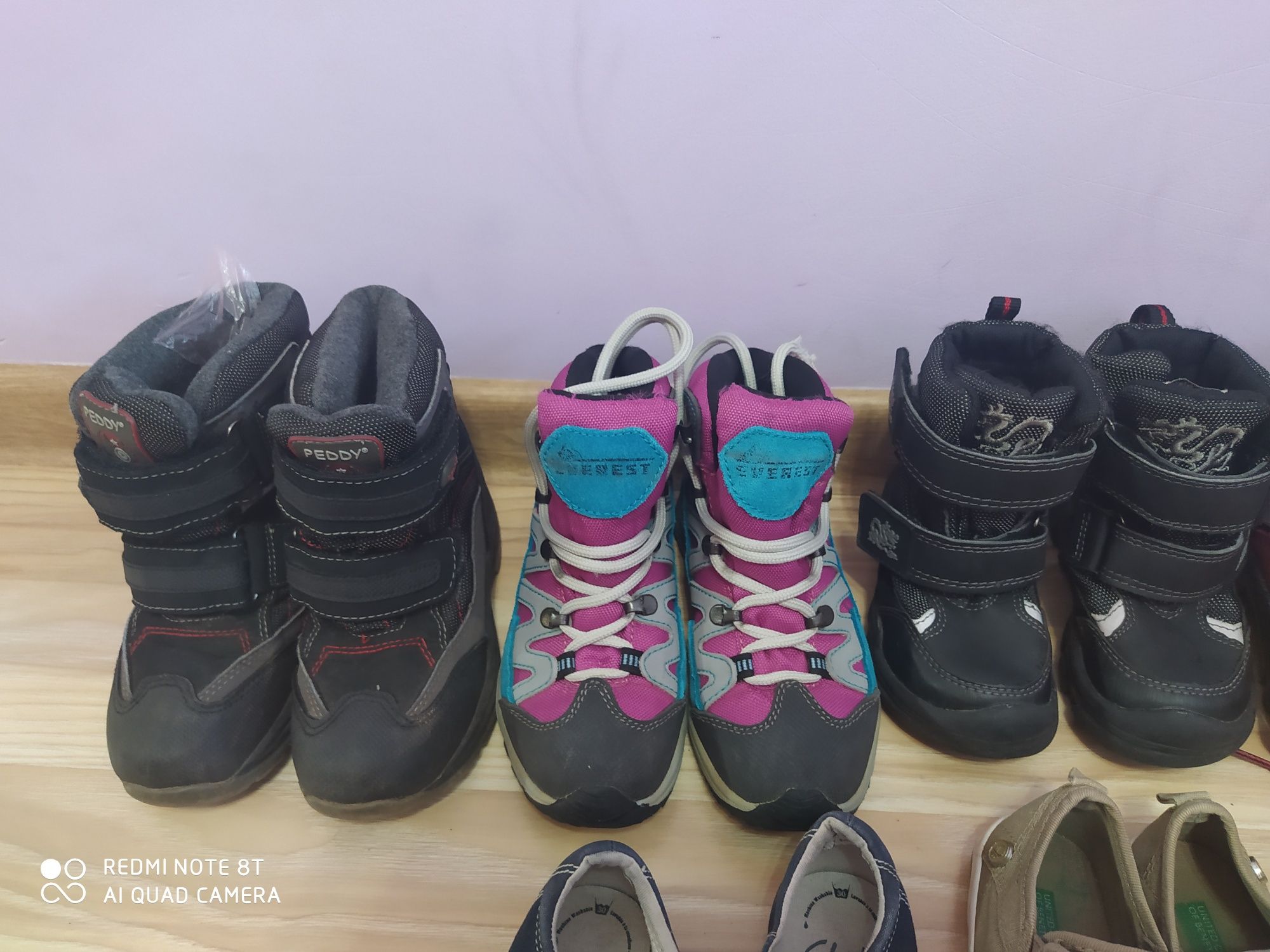 Дитячі черевики різних розмірів