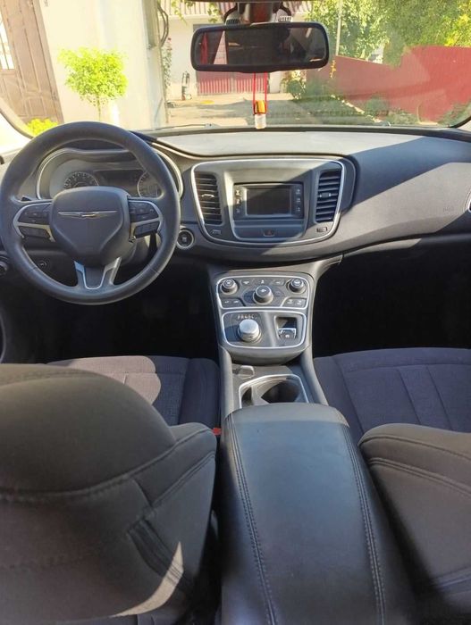 Авто  Chrysler 200