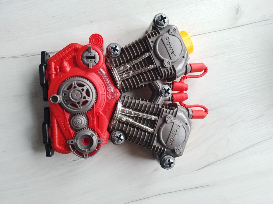 Silnik do małego mechanika - gra i się rusza, sprawny