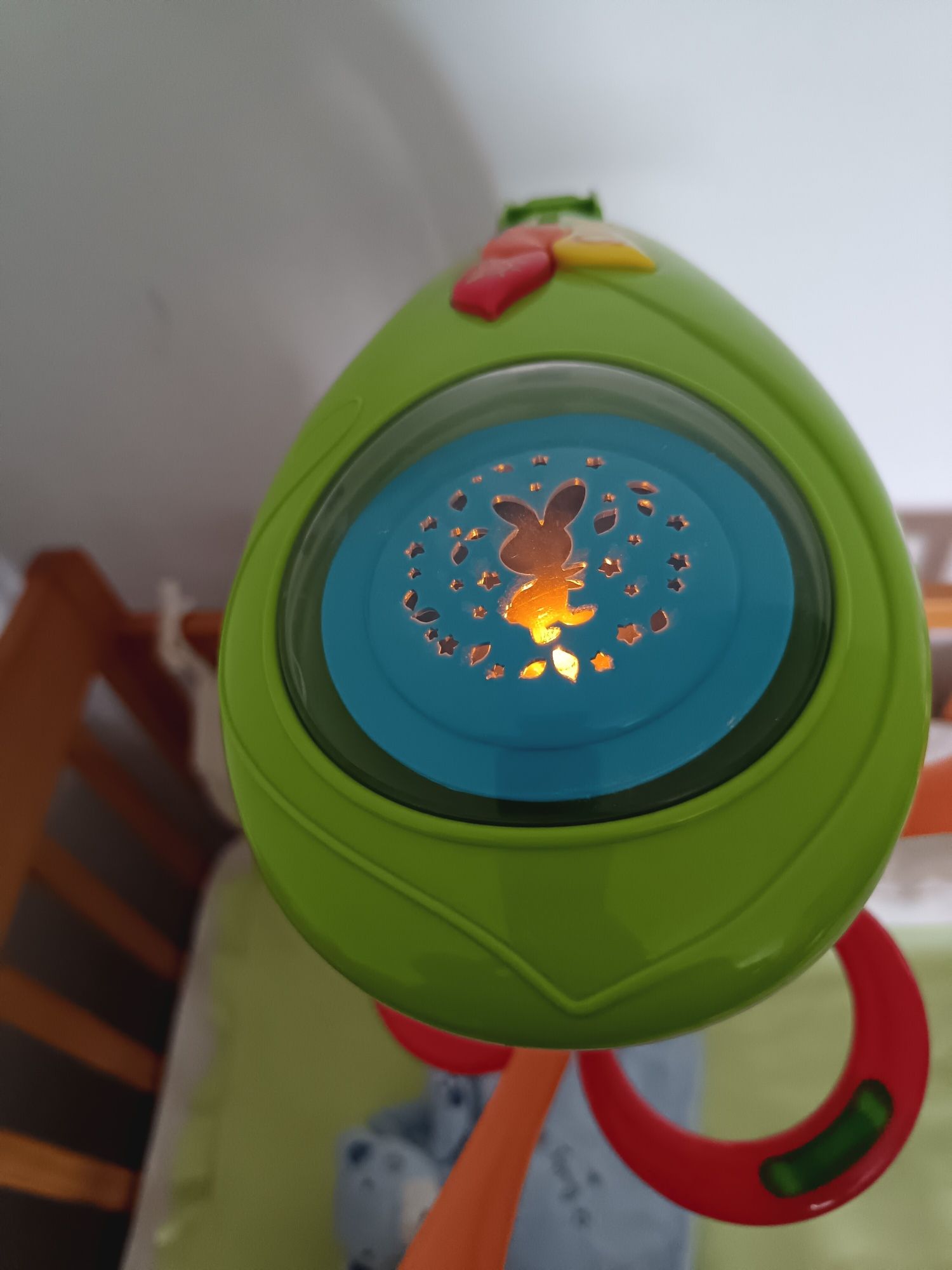 Mobile Berço Chicco funciona bem