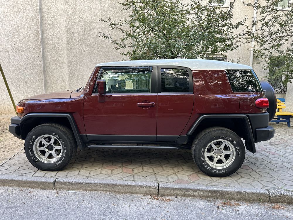 Продам Toyota Fj Cruiser