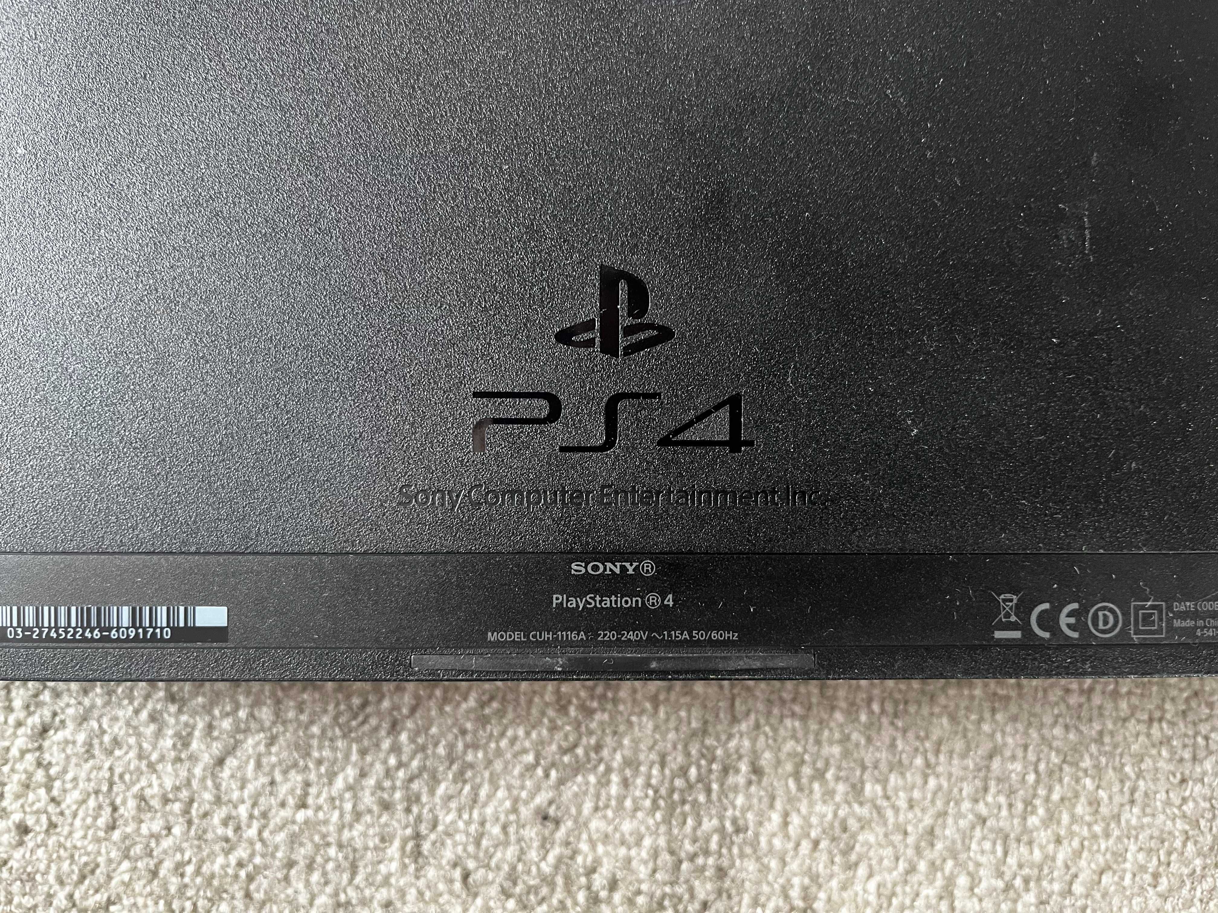 PS4 1TB + 3 pady + gra – gotowa do gry!