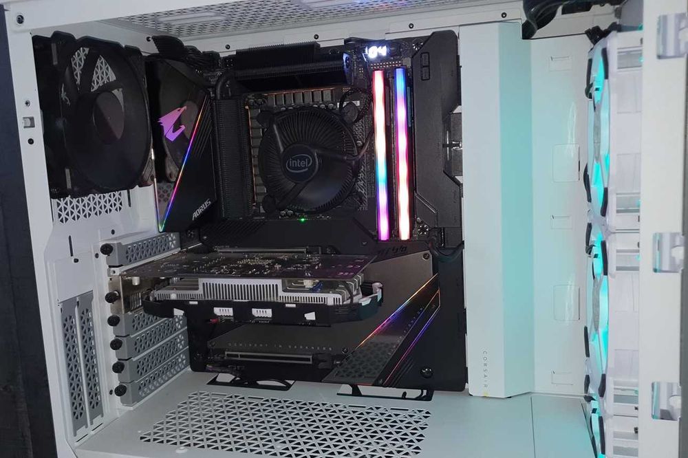 Komputer  CORSAIR i7 11700K / 32GB RAM / GTX 1080Ti