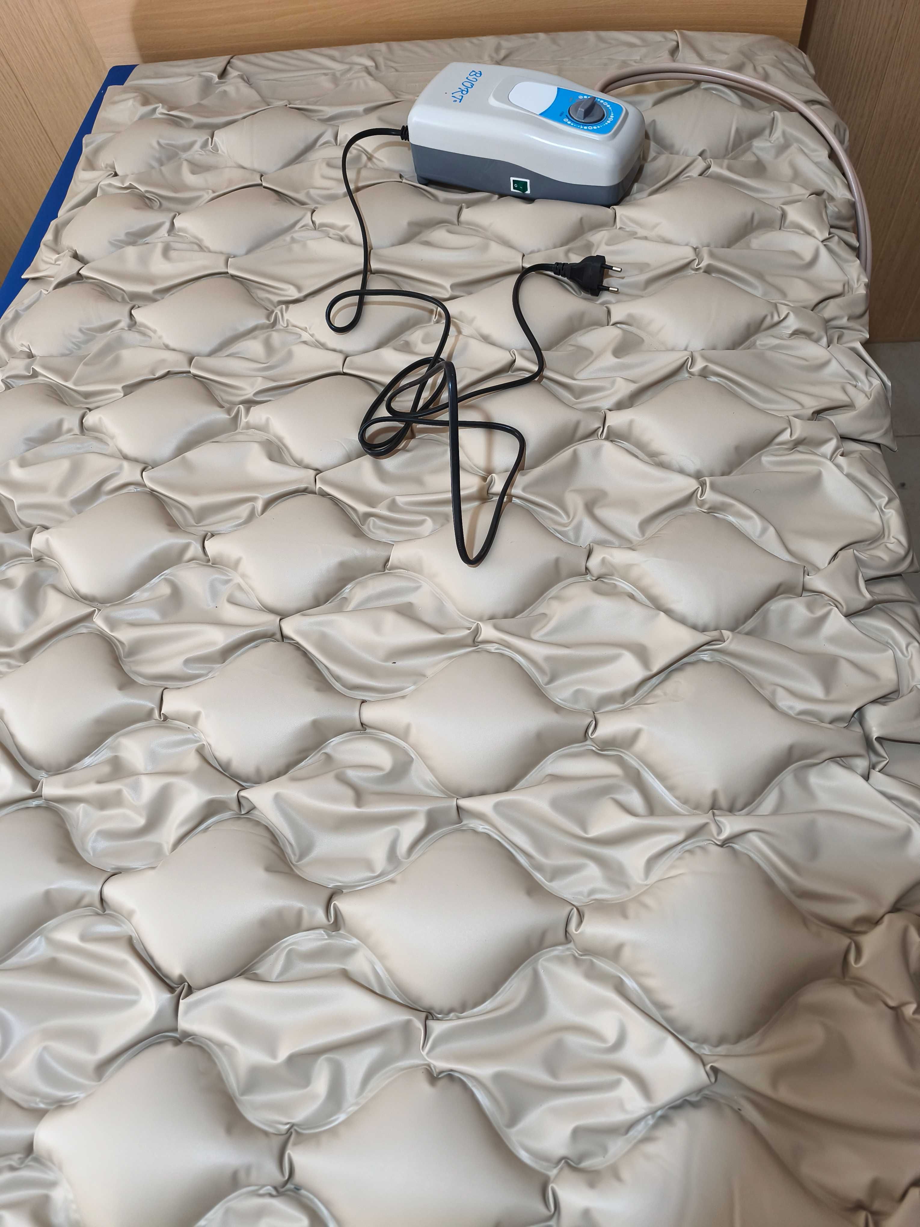 Cama articulada ainda com 15 meses garantia e 5 de uso.