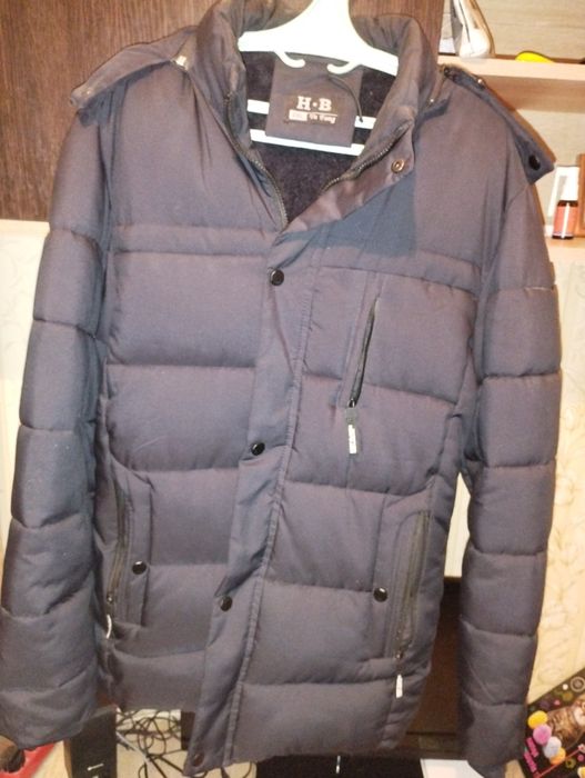 Продам зимову чоловічу куртку