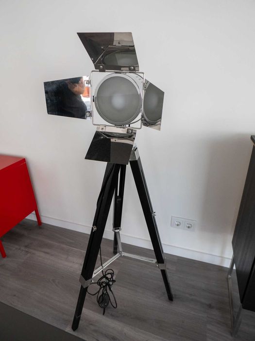 Candeeiro formato luz cinema - decoração em perfeito funcionamento